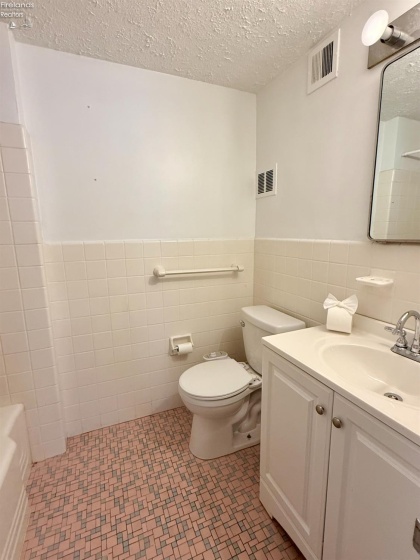 11820 Edgewater Drive, Lakewood, 44107, 3 Bedrooms Bedrooms, ,3 BathroomsBathrooms,Residential,For Sale,Edgewater,20260510