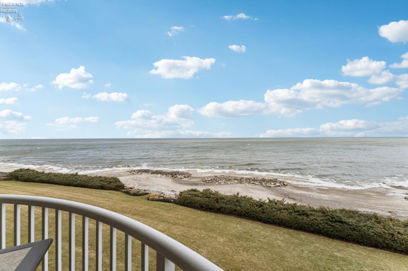 2812 Whispering Shores, Vermilion, 44089, 2 Bedrooms Bedrooms, ,2 BathroomsBathrooms,Residential,For Sale,Whispering Shores,20260392