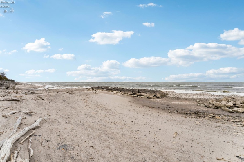 2812 Whispering Shores, Vermilion, 44089, 2 Bedrooms Bedrooms, ,2 BathroomsBathrooms,Residential,For Sale,Whispering Shores,20260392