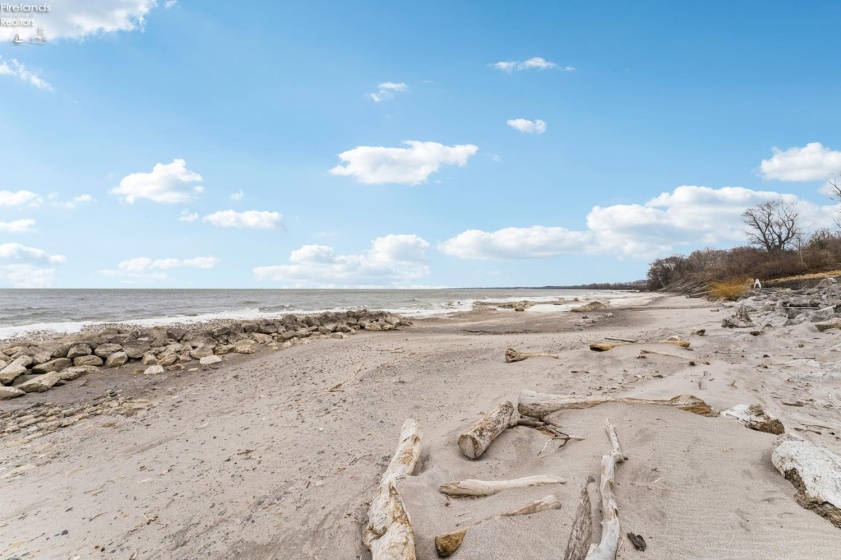 2812 Whispering Shores, Vermilion, 44089, 2 Bedrooms Bedrooms, ,2 BathroomsBathrooms,Residential,For Sale,Whispering Shores,20260392