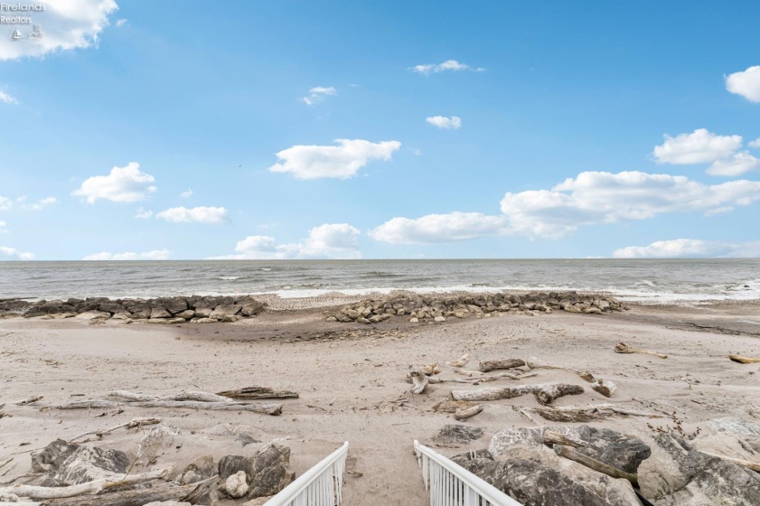 2812 Whispering Shores, Vermilion, 44089, 2 Bedrooms Bedrooms, ,2 BathroomsBathrooms,Residential,For Sale,Whispering Shores,20260392