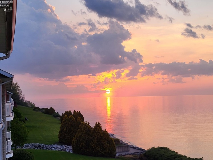 2812 Whispering Shores, Vermilion, 44089, 2 Bedrooms Bedrooms, ,2 BathroomsBathrooms,Residential,For Sale,Whispering Shores,20260392