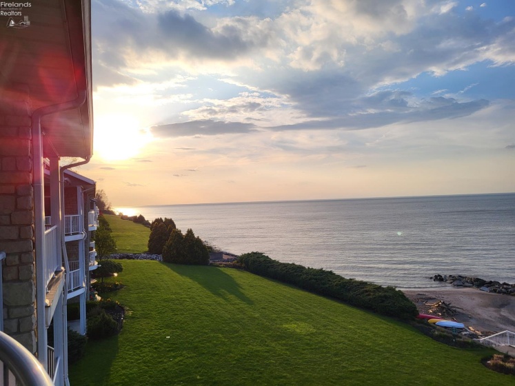 2812 Whispering Shores, Vermilion, 44089, 2 Bedrooms Bedrooms, ,2 BathroomsBathrooms,Residential,For Sale,Whispering Shores,20260392