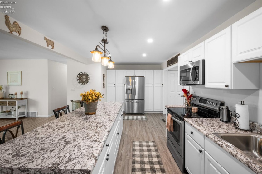 619 Alice Street, Port Clinton, 43452, 2 Bedrooms Bedrooms, ,2 BathroomsBathrooms,Residential,For Sale,Alice,20260543