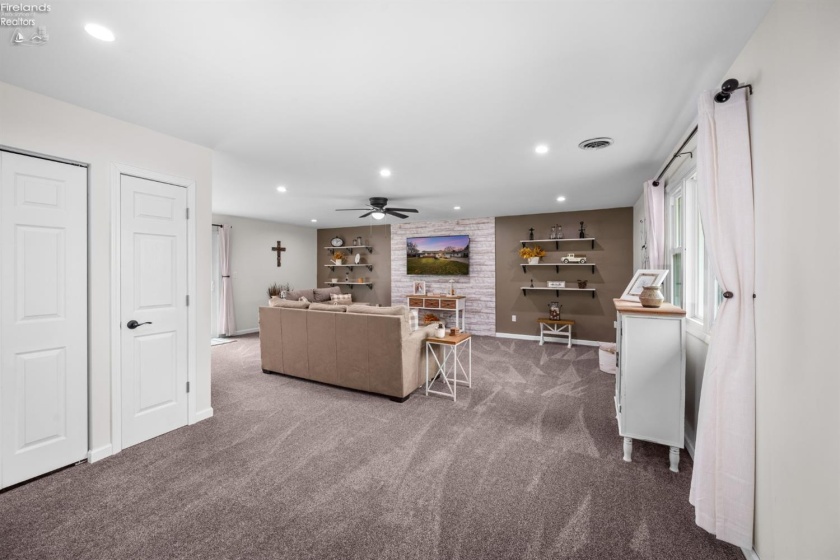 619 Alice Street, Port Clinton, 43452, 2 Bedrooms Bedrooms, ,2 BathroomsBathrooms,Residential,For Sale,Alice,20260543