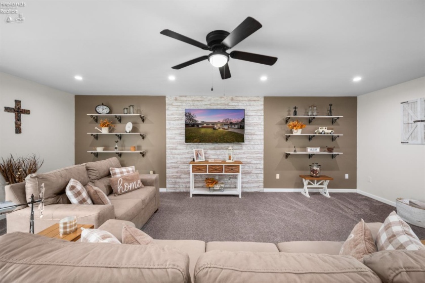 619 Alice Street, Port Clinton, 43452, 2 Bedrooms Bedrooms, ,2 BathroomsBathrooms,Residential,For Sale,Alice,20260543