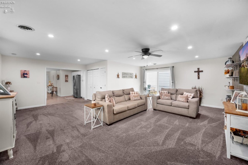 619 Alice Street, Port Clinton, 43452, 2 Bedrooms Bedrooms, ,2 BathroomsBathrooms,Residential,For Sale,Alice,20260543