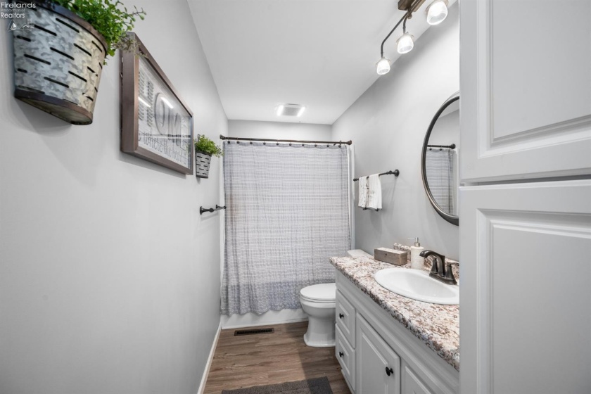 619 Alice Street, Port Clinton, 43452, 2 Bedrooms Bedrooms, ,2 BathroomsBathrooms,Residential,For Sale,Alice,20260543