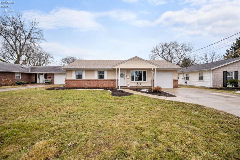 619 Alice Street, Port Clinton, 43452, 2 Bedrooms Bedrooms, ,2 BathroomsBathrooms,Residential,For Sale,Alice,20260543