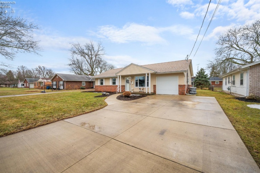 619 Alice Street, Port Clinton, 43452, 2 Bedrooms Bedrooms, ,2 BathroomsBathrooms,Residential,For Sale,Alice,20260543