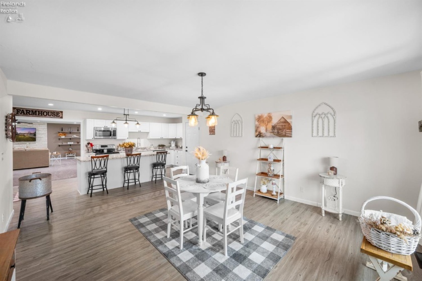 619 Alice Street, Port Clinton, 43452, 2 Bedrooms Bedrooms, ,2 BathroomsBathrooms,Residential,For Sale,Alice,20260543