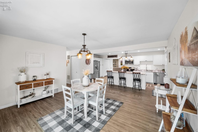 619 Alice Street, Port Clinton, 43452, 2 Bedrooms Bedrooms, ,2 BathroomsBathrooms,Residential,For Sale,Alice,20260543