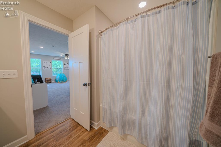 1990 Lockwood, Port Clinton, 43452, 3 Bedrooms Bedrooms, ,3 BathroomsBathrooms,Residential,For Sale,Lockwood,20260534