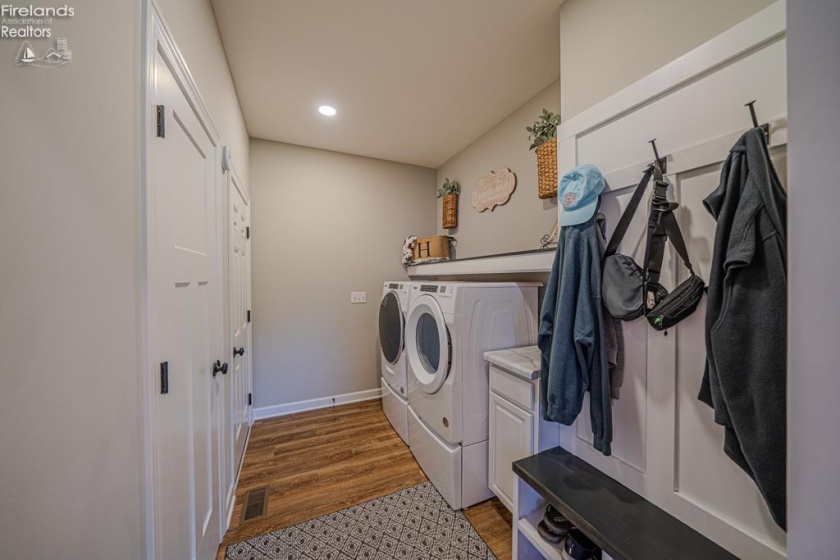 1990 Lockwood, Port Clinton, 43452, 3 Bedrooms Bedrooms, ,3 BathroomsBathrooms,Residential,For Sale,Lockwood,20260534