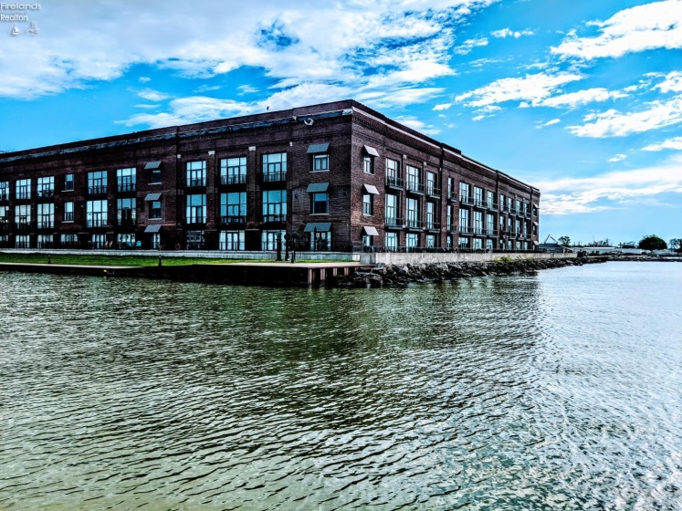 401 SHORELINE Drive, Sandusky, 44870, 2 Bedrooms Bedrooms, ,2 BathroomsBathrooms,Residential,For Sale,SHORELINE,20260522