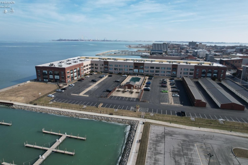 401 SHORELINE Drive, Sandusky, 44870, 2 Bedroom Bedrooms, ,2 BathroomBathrooms,Residential,For Sale,SHORELINE,20260522
