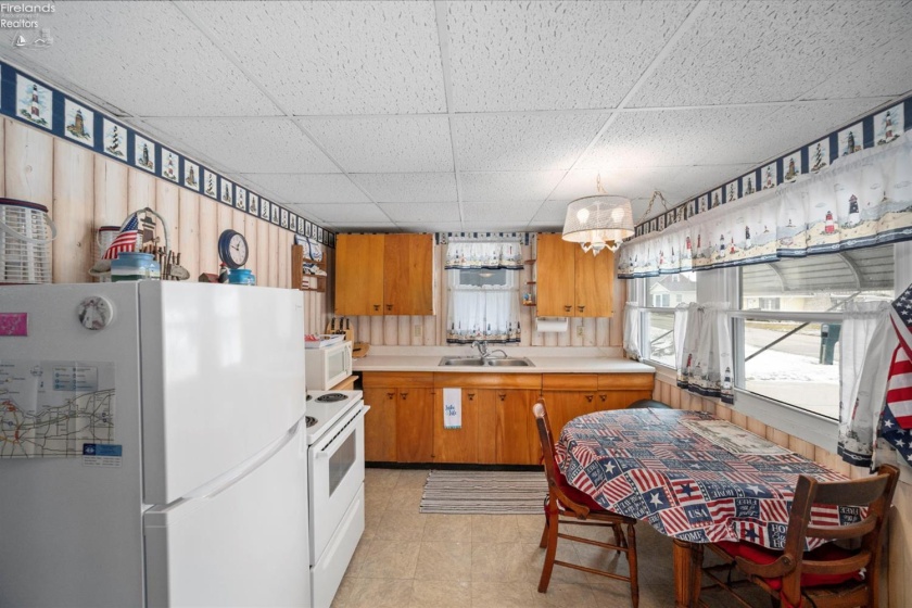 385 Hidden Beach Road, Marblehead, 43440, 1 Bedroom Bedrooms, ,1 BathroomBathrooms,Residential,For Sale,Hidden Beach,20260562