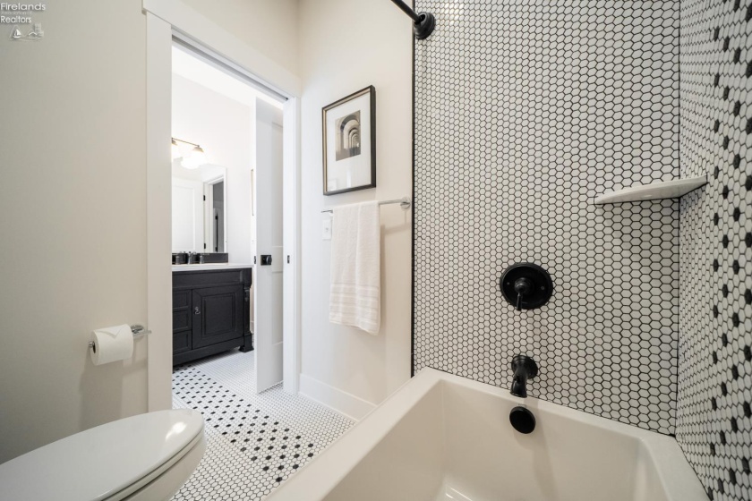 12609 Lake Road, Vermilion, 44089, 3 Bedrooms Bedrooms, ,3 BathroomsBathrooms,Residential,For Sale,Lake,20260568