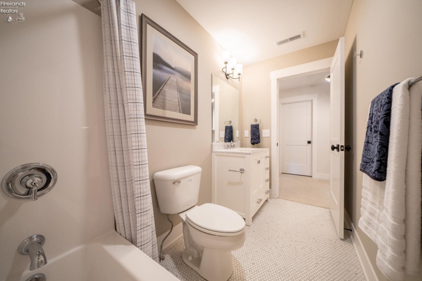 12609 Lake Road, Vermilion, 44089, 3 Bedrooms Bedrooms, ,3 BathroomsBathrooms,Residential,For Sale,Lake,20260568