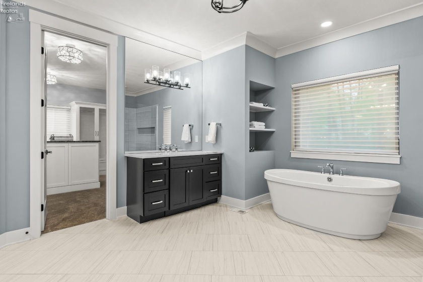 12609 Lake Road, Vermilion, 44089, 4 Bedrooms Bedrooms, ,5 BathroomsBathrooms,Residential,For Sale,Lake,20260566