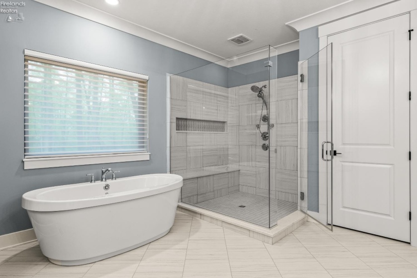 12609 Lake Road, Vermilion, 44089, 4 Bedrooms Bedrooms, ,5 BathroomsBathrooms,Residential,For Sale,Lake,20260566