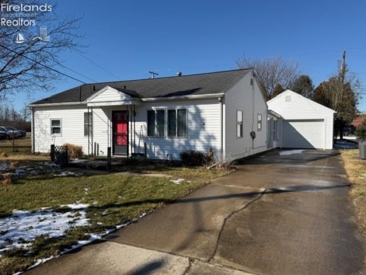 1302 Fleetwood Drive, Fremont, 43420, 3 Bedrooms Bedrooms, ,2 BathroomsBathrooms,Residential,For Sale,Fleetwood,20260586