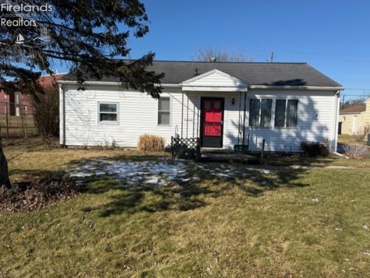 1302 Fleetwood Drive, Fremont, 43420, 3 Bedrooms Bedrooms, ,2 BathroomsBathrooms,Residential,For Sale,Fleetwood,20260586