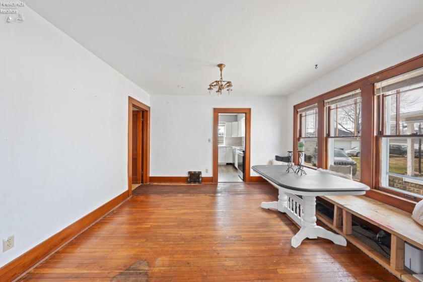 322 6th Street, Port Clinton, 43452, 3 Bedrooms Bedrooms, ,1 BathroomBathrooms,Residential,For Sale,6th,20260593