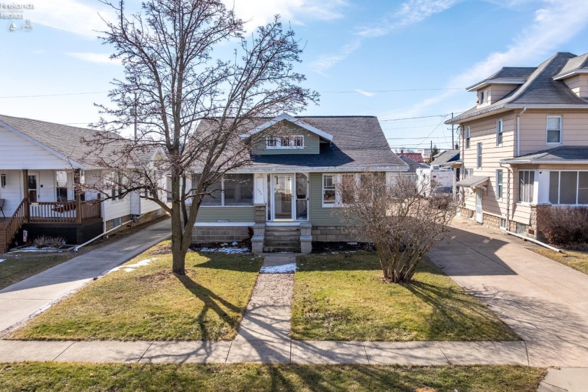 322 6th Street, Port Clinton, 43452, 3 Bedrooms Bedrooms, ,1 BathroomBathrooms,Residential,For Sale,6th,20260593