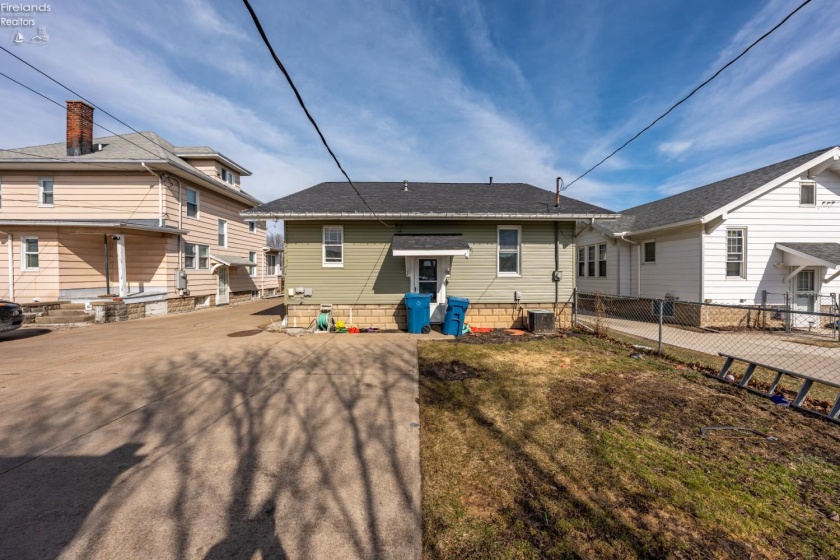 322 6th Street, Port Clinton, 43452, 3 Bedrooms Bedrooms, ,1 BathroomBathrooms,Residential,For Sale,6th,20260593