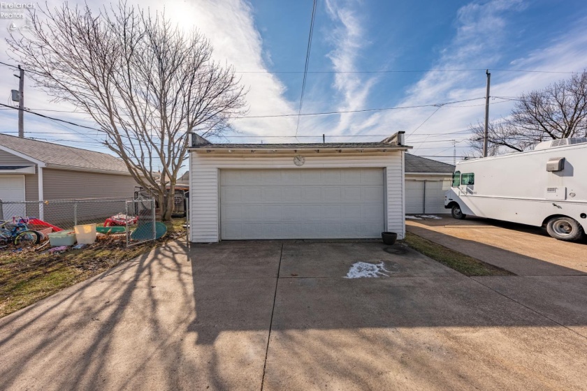 322 6th Street, Port Clinton, 43452, 3 Bedrooms Bedrooms, ,1 BathroomBathrooms,Residential,For Sale,6th,20260593