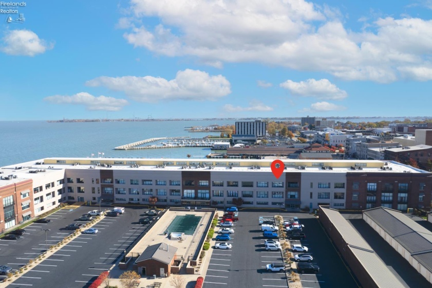 401 Shoreline Drive, Sandusky, 44870, 2 Bedrooms Bedrooms, ,2 BathroomsBathrooms,Residential,For Sale,Shoreline,20260493