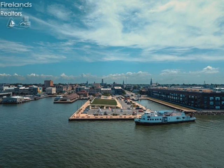 401 Shoreline Drive, Sandusky, 44870, 2 Bedrooms Bedrooms, ,2 BathroomsBathrooms,Residential,For Sale,Shoreline,20260493