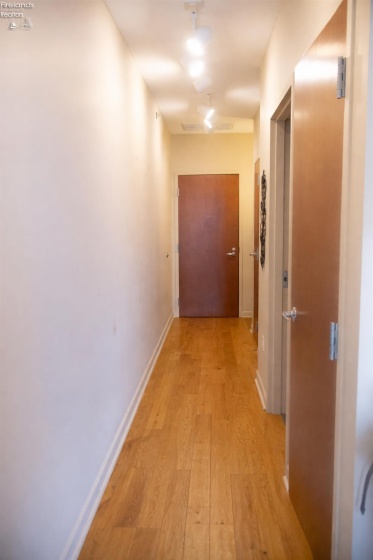 401 Shoreline Drive, Sandusky, 44870, 2 Bedrooms Bedrooms, ,2 BathroomsBathrooms,Residential,For Sale,Shoreline,20260493