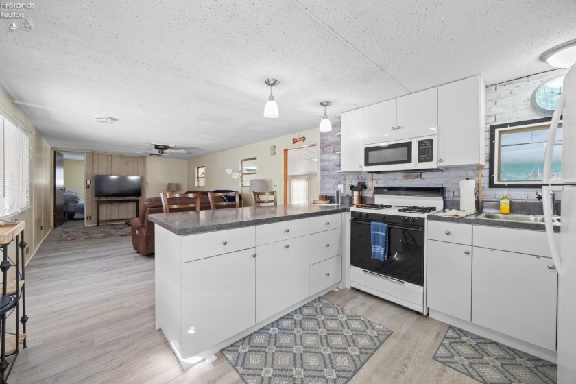 999 Buck Road, Marblehead, 43440, 2 Bedrooms Bedrooms, ,1 BathroomBathrooms,Residential,For Sale,Buck,20260610