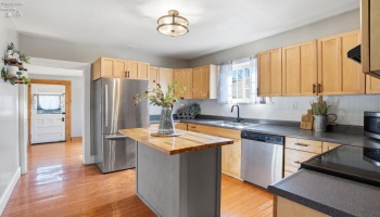 209 Pleasant Street, Bellevue, 44811, 3 Bedrooms Bedrooms, ,2 BathroomsBathrooms,Residential,For Sale,Pleasant,20260512