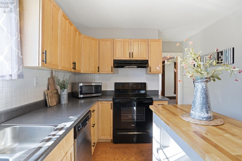 209 Pleasant Street, Bellevue, 44811, 3 Bedrooms Bedrooms, ,2 BathroomsBathrooms,Residential,For Sale,Pleasant,20260512