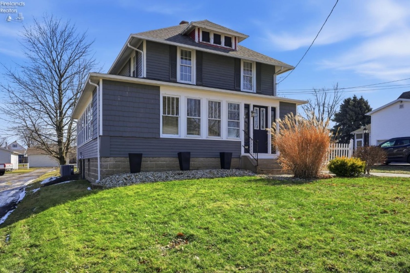 209 Pleasant Street, Bellevue, 44811, 3 Bedrooms Bedrooms, ,2 BathroomsBathrooms,Residential,For Sale,Pleasant,20260512