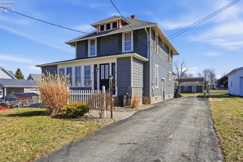 209 Pleasant Street, Bellevue, 44811, 3 Bedrooms Bedrooms, ,2 BathroomsBathrooms,Residential,For Sale,Pleasant,20260512