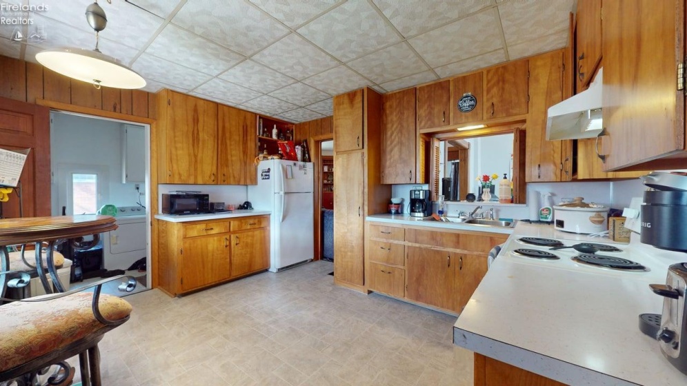 190 Main, Tiffin, 44883, 3 Bedrooms Bedrooms, ,1 BathroomBathrooms,Residential,For Sale,Main,20260629