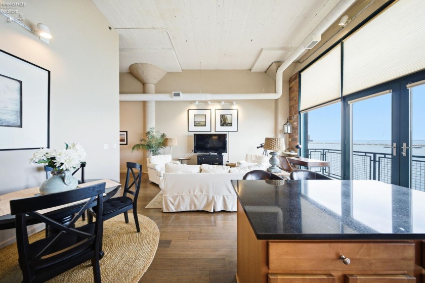 401 Shoreline Drive, Sandusky, 44870, 2 Bedrooms Bedrooms, ,2 BathroomsBathrooms,Residential,For Sale,Shoreline,20260613