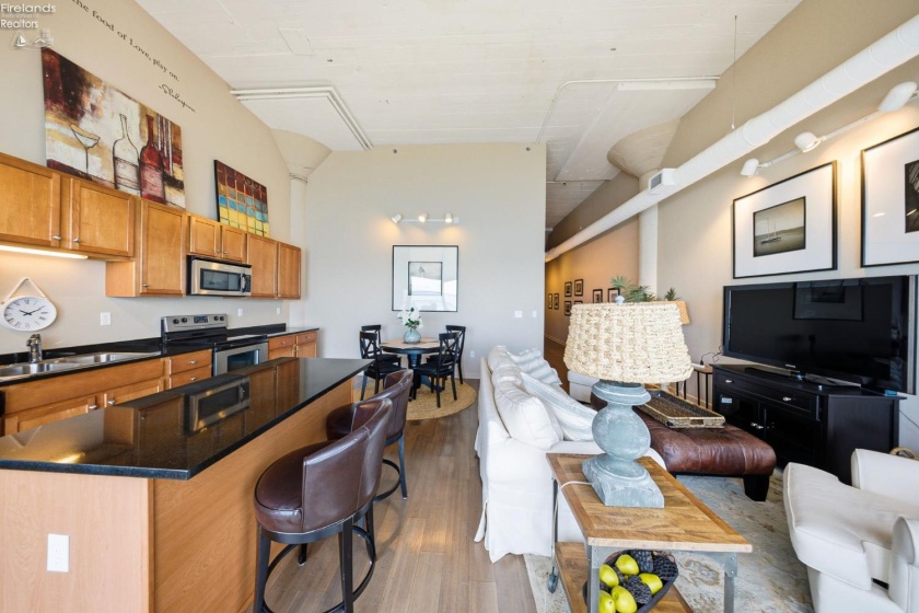 401 Shoreline Drive, Sandusky, 44870, 2 Bedrooms Bedrooms, ,2 BathroomsBathrooms,Residential,For Sale,Shoreline,20260613