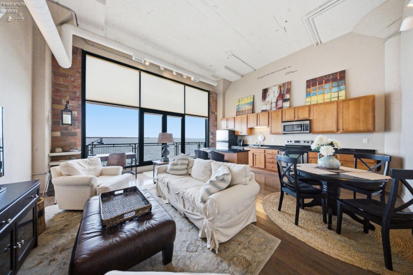 401 Shoreline Drive, Sandusky, 44870, 2 Bedrooms Bedrooms, ,2 BathroomsBathrooms,Residential,For Sale,Shoreline,20260613