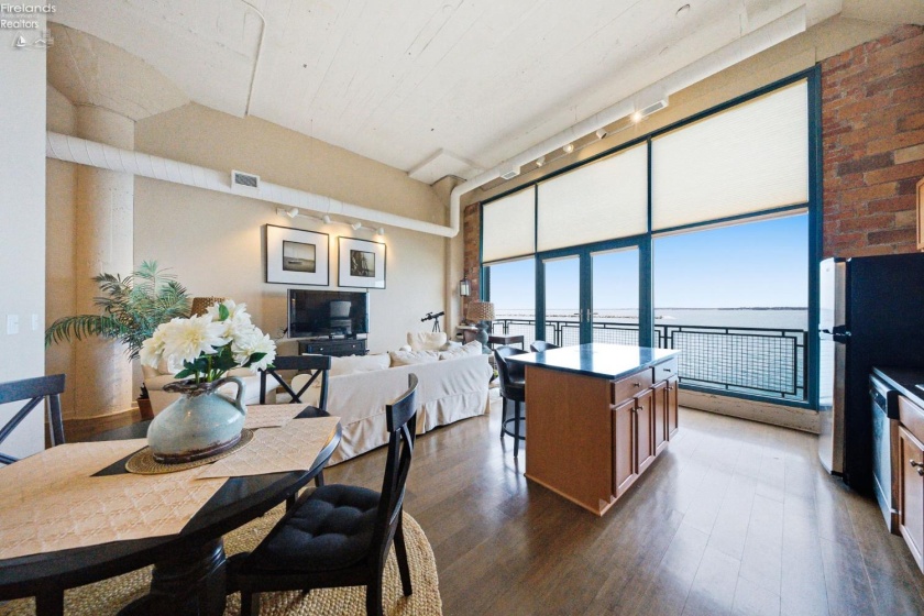 401 Shoreline Drive, Sandusky, 44870, 2 Bedrooms Bedrooms, ,2 BathroomsBathrooms,Residential,For Sale,Shoreline,20260613