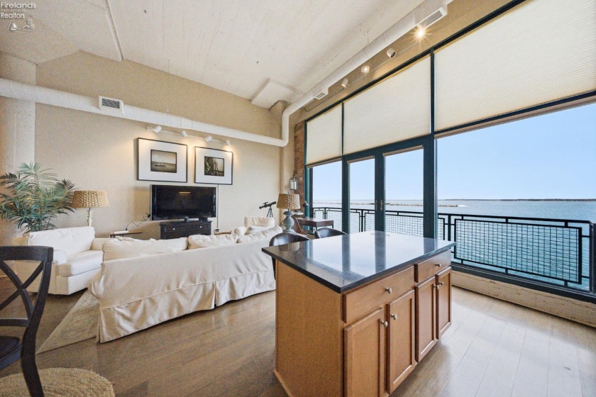 401 Shoreline Drive, Sandusky, 44870, 2 Bedrooms Bedrooms, ,2 BathroomsBathrooms,Residential,For Sale,Shoreline,20260613