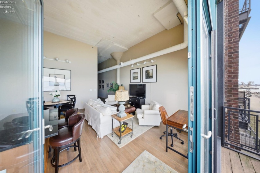 401 Shoreline Drive, Sandusky, 44870, 2 Bedrooms Bedrooms, ,2 BathroomsBathrooms,Residential,For Sale,Shoreline,20260613