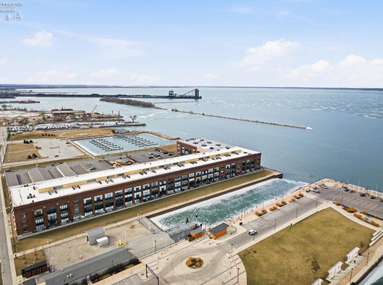 401 Shoreline Drive, Sandusky, 44870, 2 Bedrooms Bedrooms, ,2 BathroomsBathrooms,Residential,For Sale,Shoreline,20260613