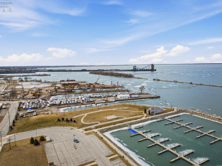 401 Shoreline Drive, Sandusky, 44870, 2 Bedrooms Bedrooms, ,2 BathroomsBathrooms,Residential,For Sale,Shoreline,20260613