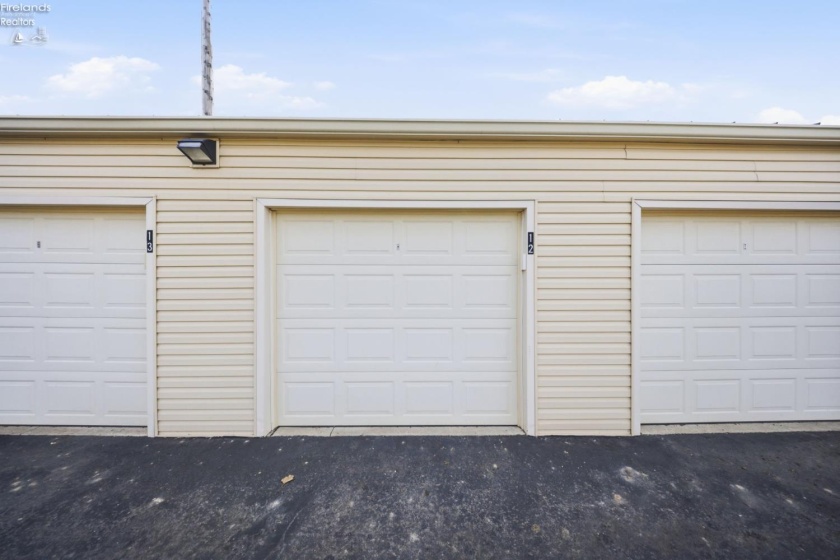 401 Shoreline Drive, Sandusky, 44870, 2 Bedrooms Bedrooms, ,2 BathroomsBathrooms,Residential,For Sale,Shoreline,20260613