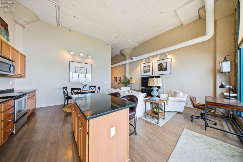 401 Shoreline Drive, Sandusky, 44870, 2 Bedrooms Bedrooms, ,2 BathroomsBathrooms,Residential,For Sale,Shoreline,20260613